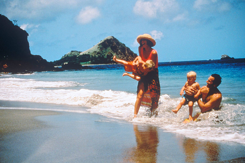 beach life with family sunny_day_on_the_beach-with_a_family